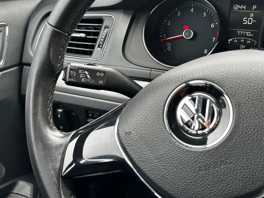 VOLKSWAGEN LAVIDA 2016