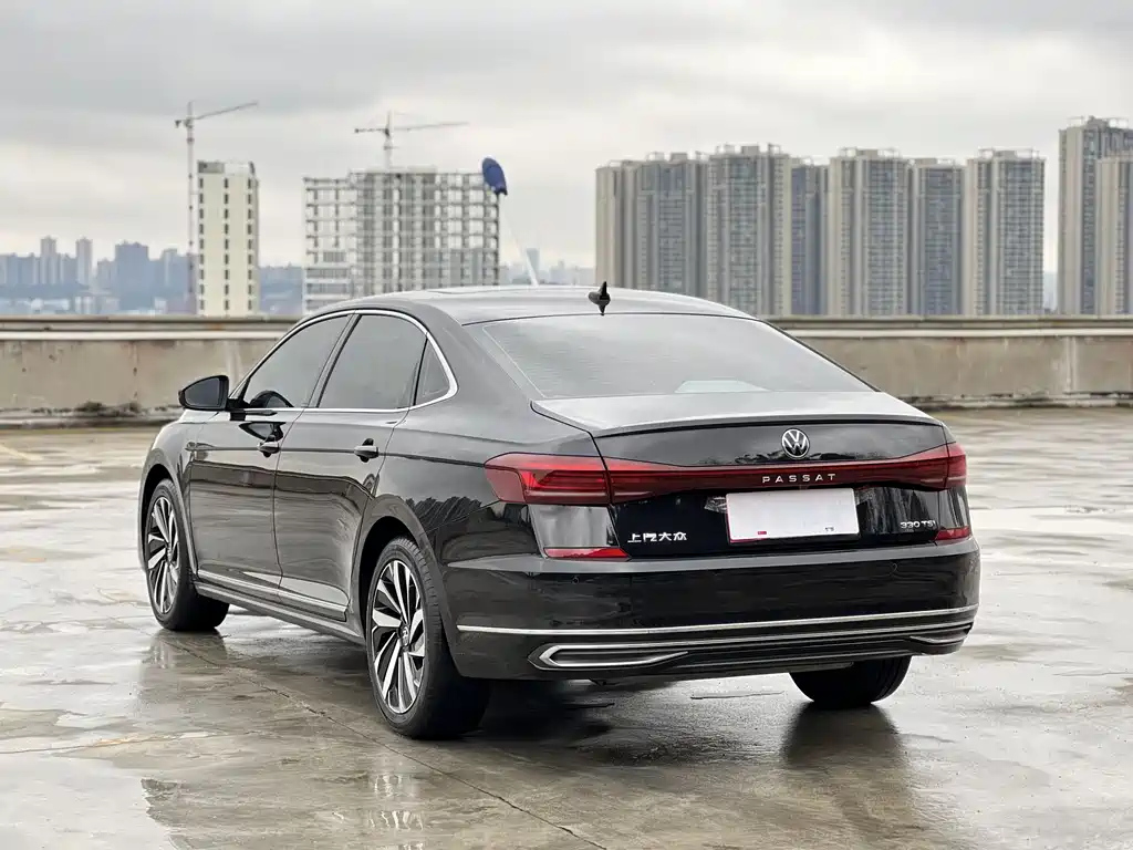 VOLKSWAGEN PASSAT 2022