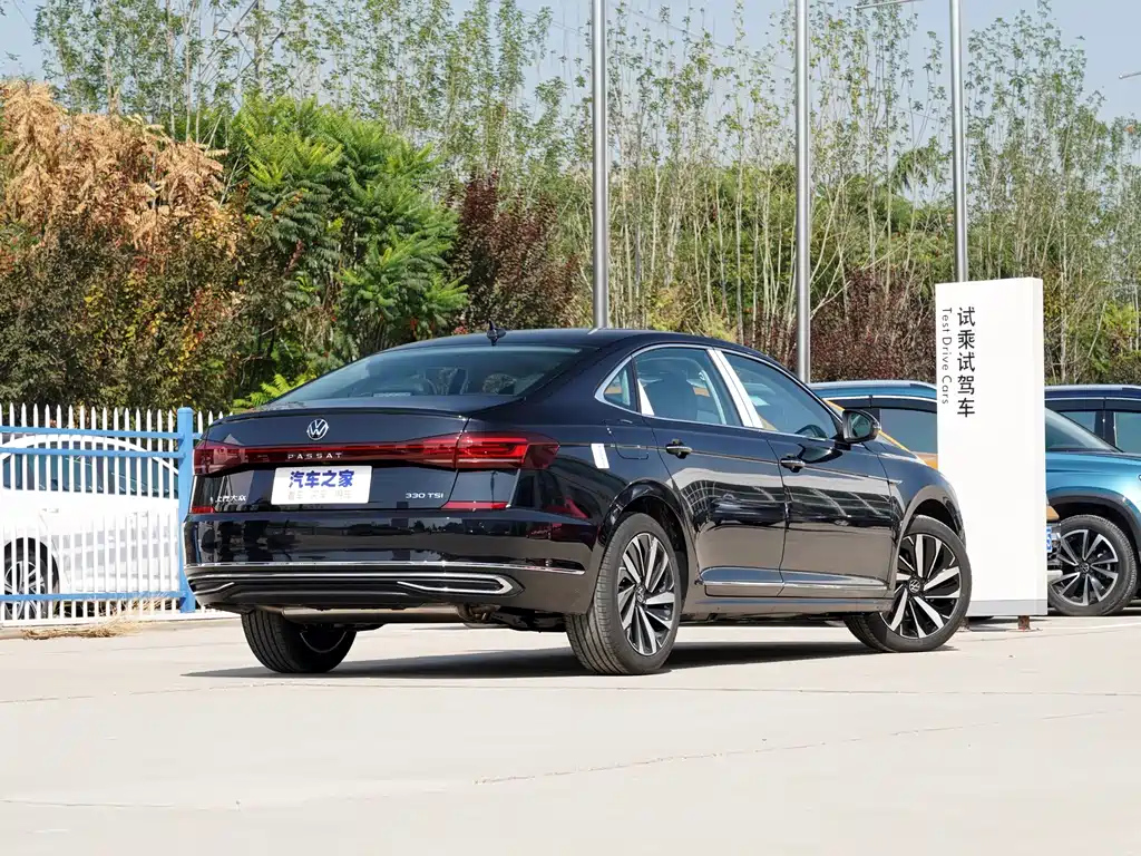 VOLKSWAGEN PASSAT 2023
