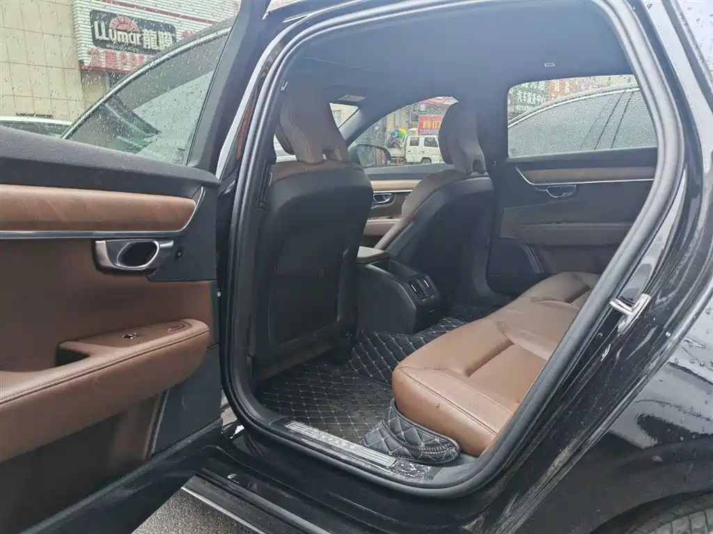 VOLVO S90 2022