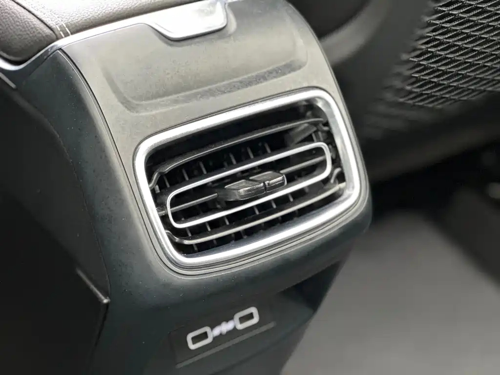 LYNK&CO 01 2019
