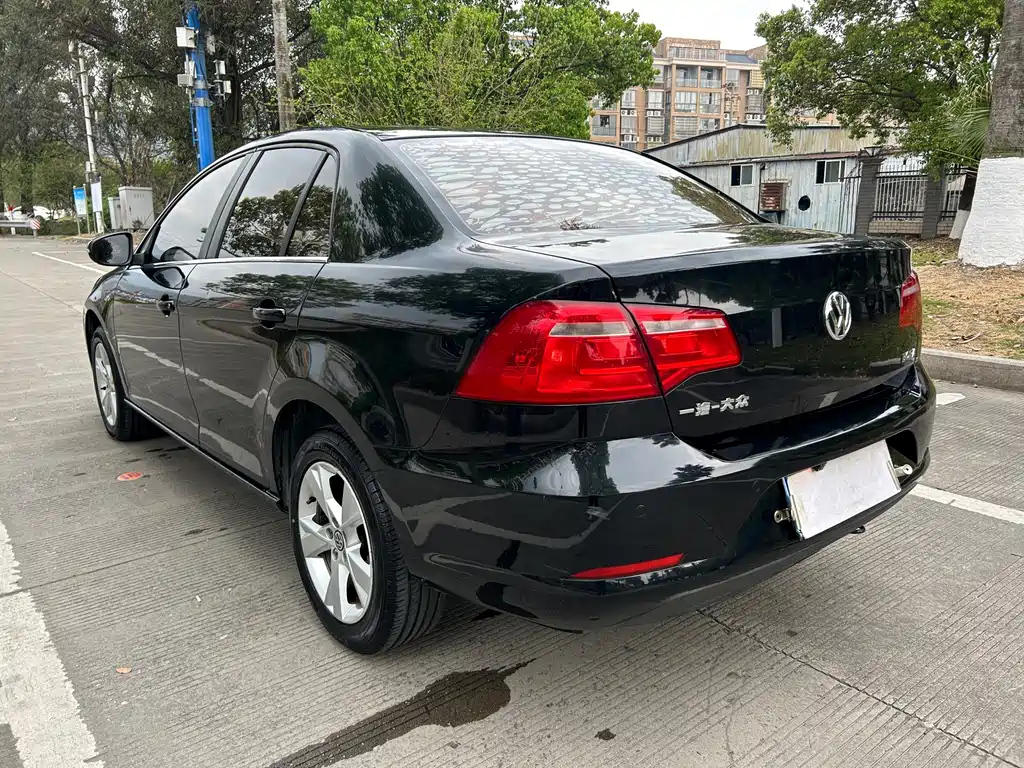 VOLKSWAGEN BORA 2014