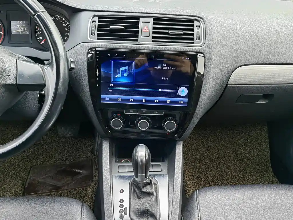 VOLKSWAGEN SAGITAR 2015