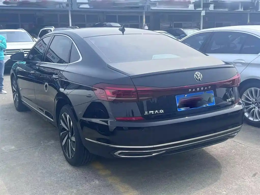 VOLKSWAGEN PASSAT 2023