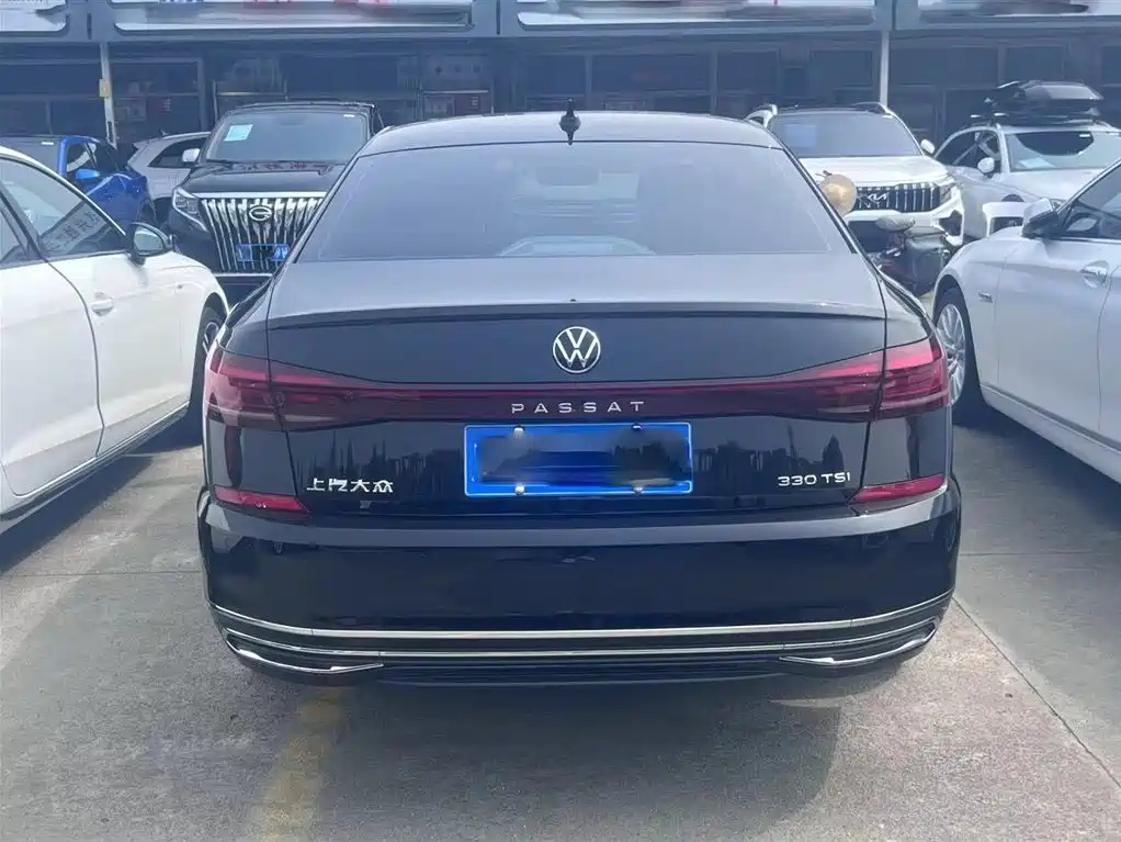 VOLKSWAGEN PASSAT 2023