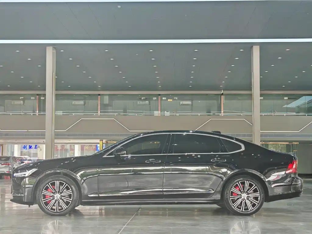 VOLVO S90 2021