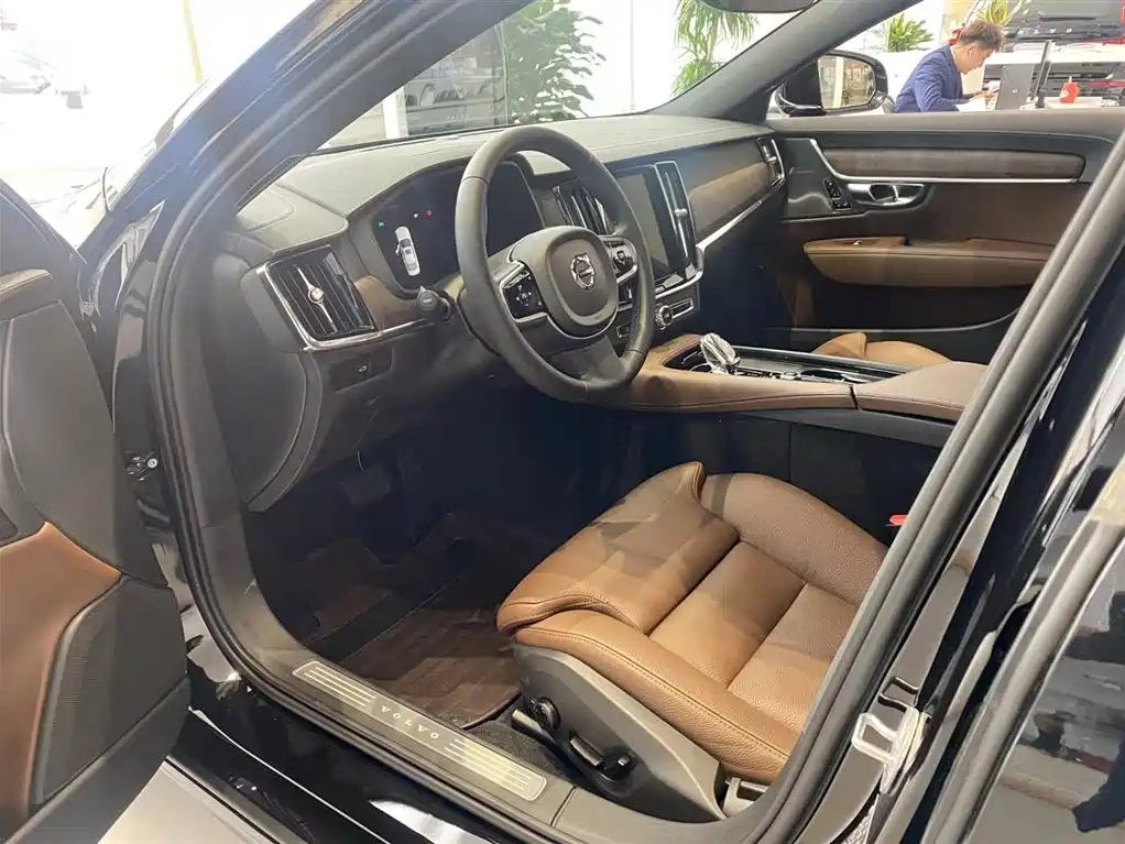 VOLVO S90 2024