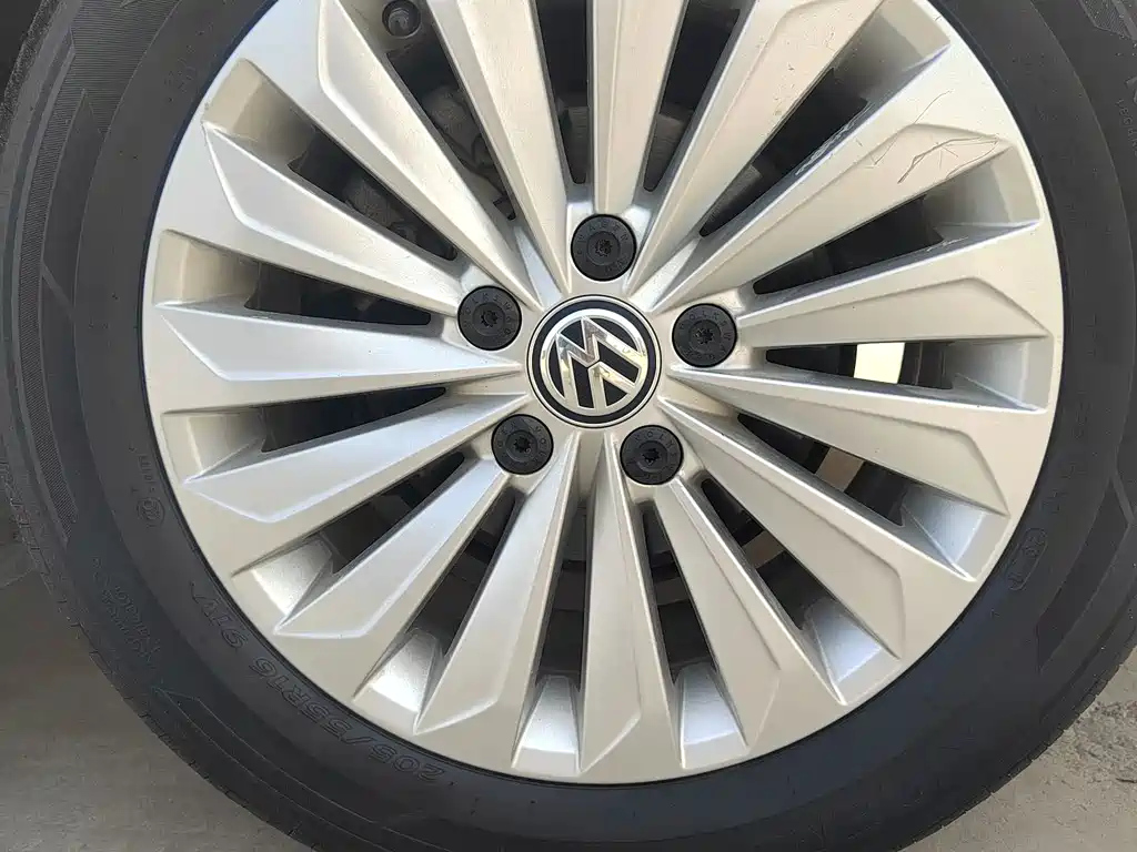 VOLKSWAGEN LAVIDA 2018