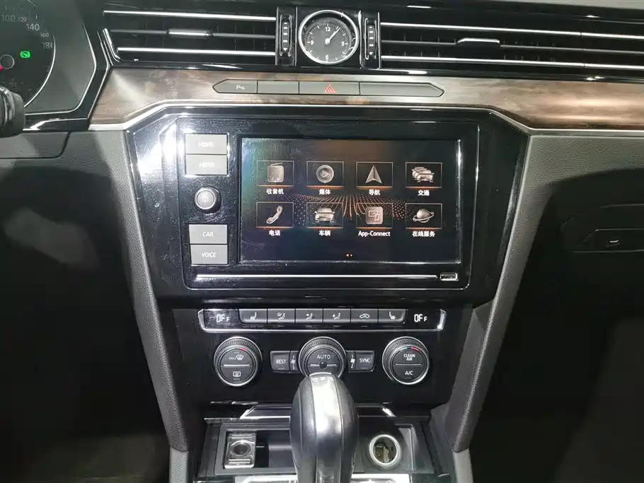 VOLKSWAGEN MAGOTAN 2020