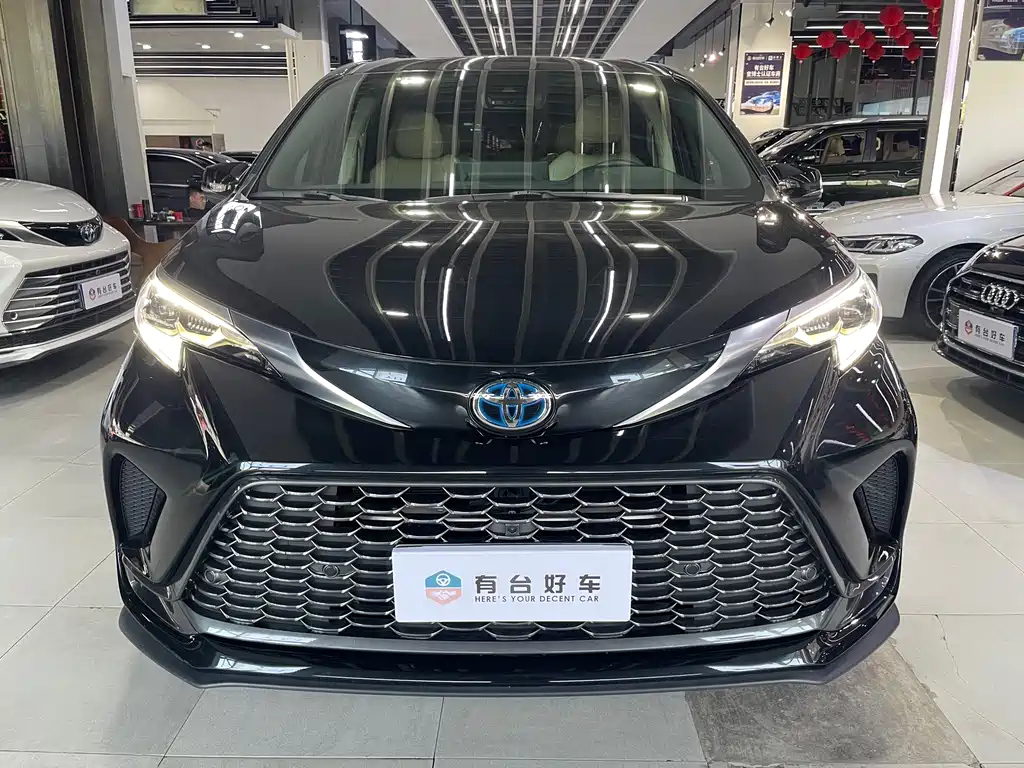 TOYOTA GRANVIA 2023