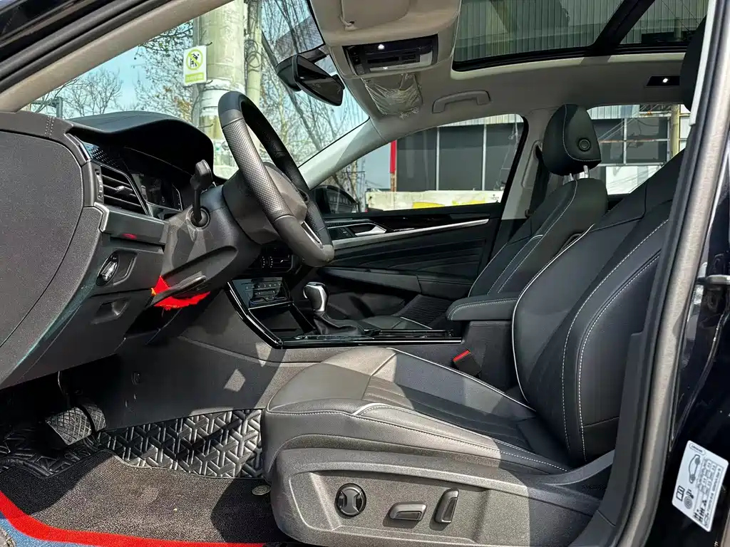 VOLKSWAGEN PASSAT 2023