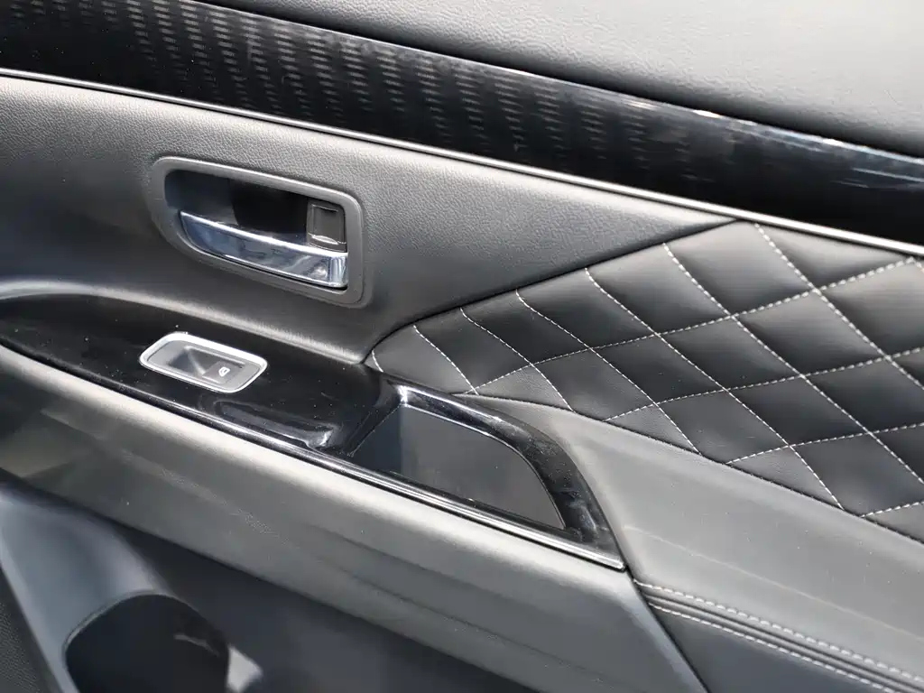MITSUBISHI OUTLANDER 2023