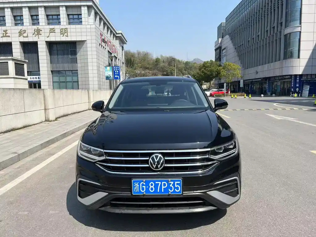VOLKSWAGEN TIGUAN L 2023