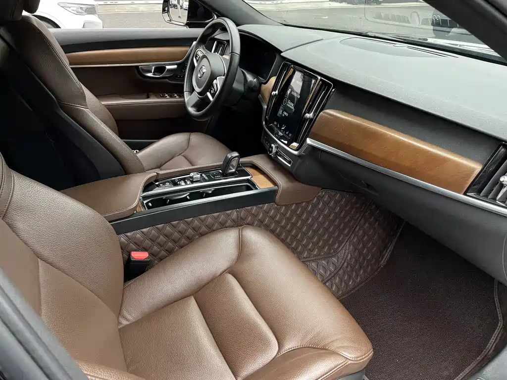VOLVO S90 2021