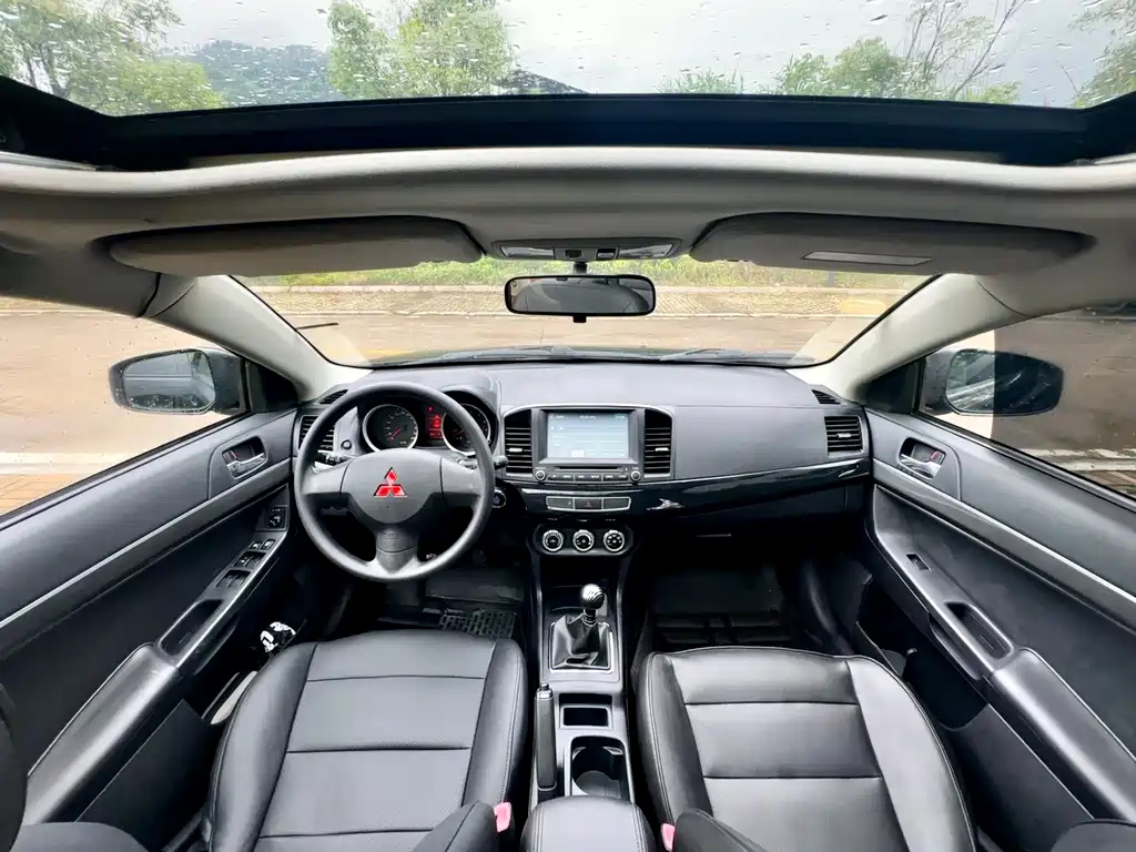 MITSUBISHI LANCER EX 2015