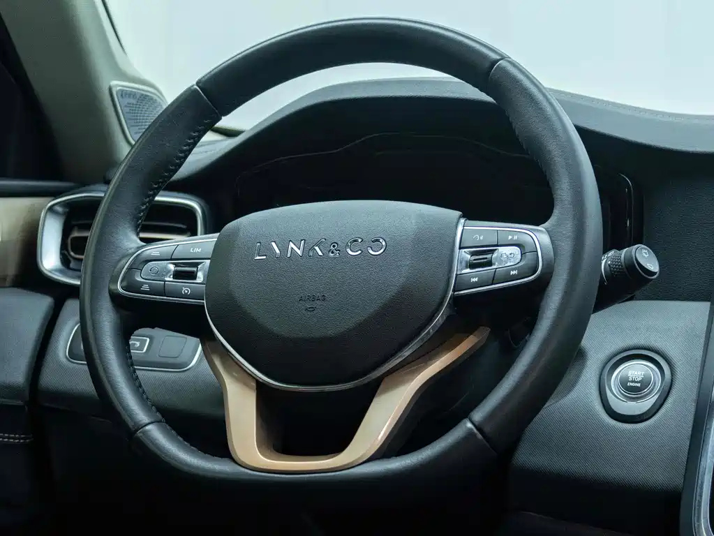 LYNK&CO 01 2019