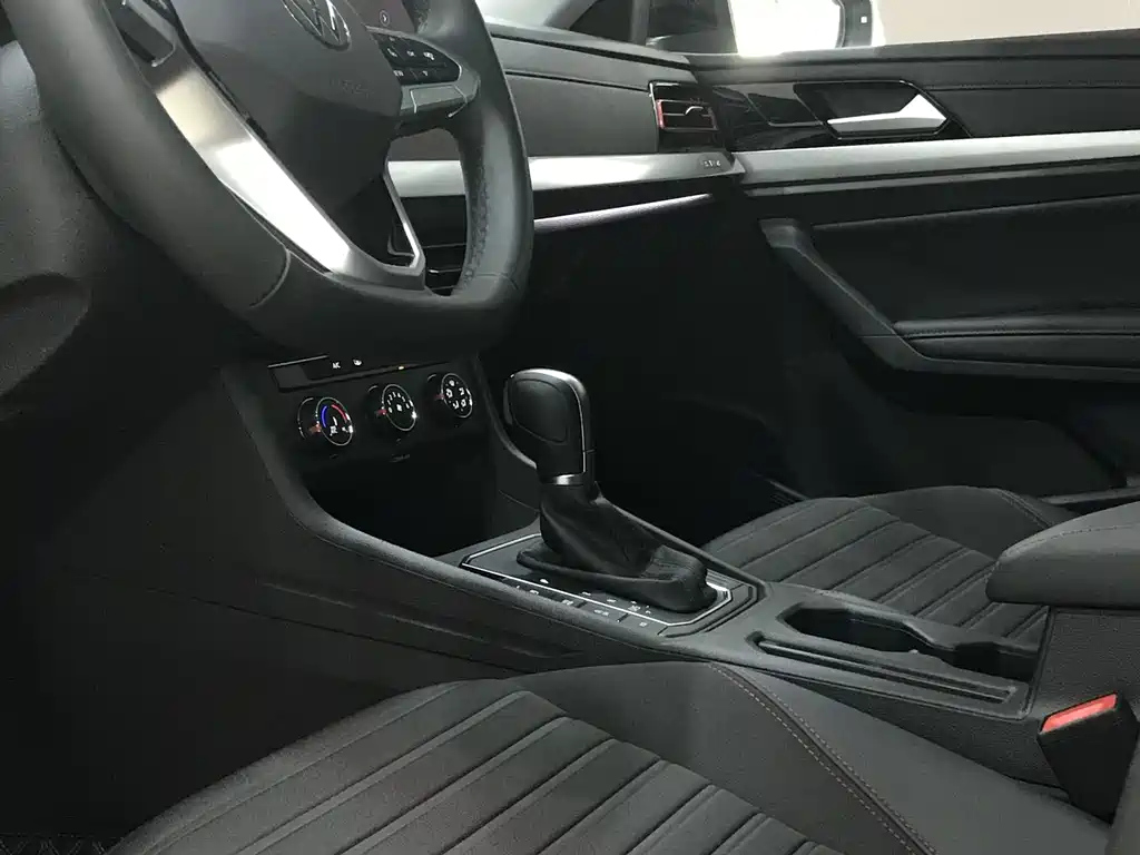 VOLKSWAGEN LAVIDA 2023