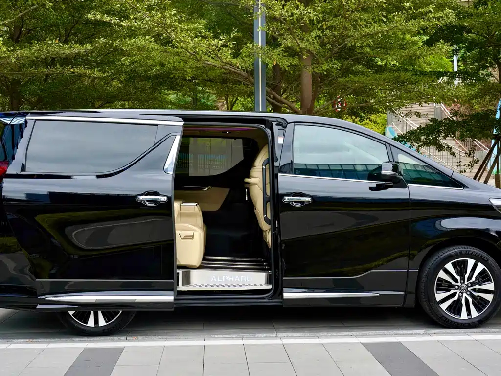 TOYOTA ALPHARD 2017