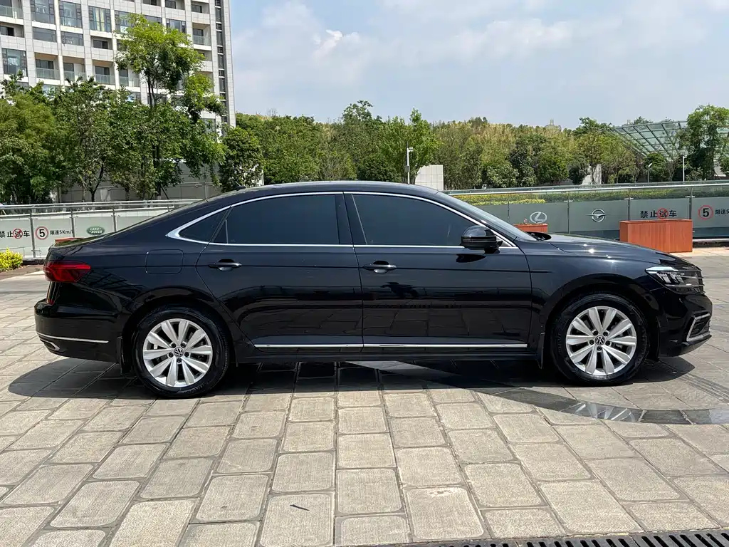 VOLKSWAGEN PASSAT 2021