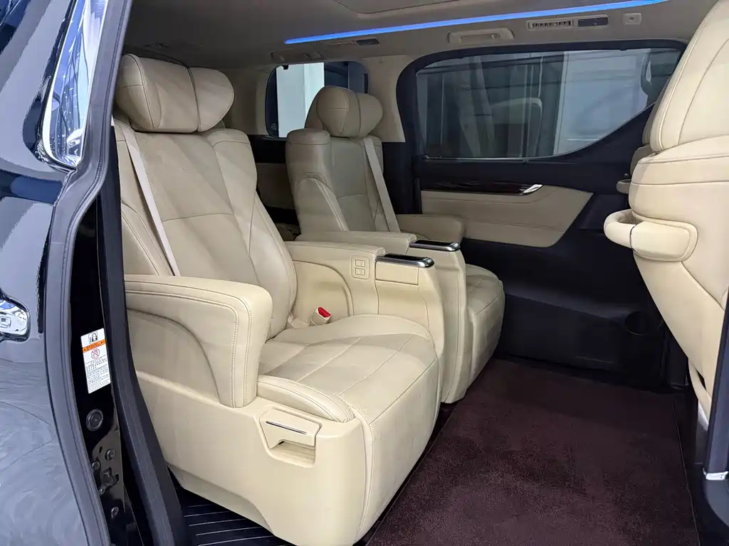 TOYOTA ALPHARD 2018