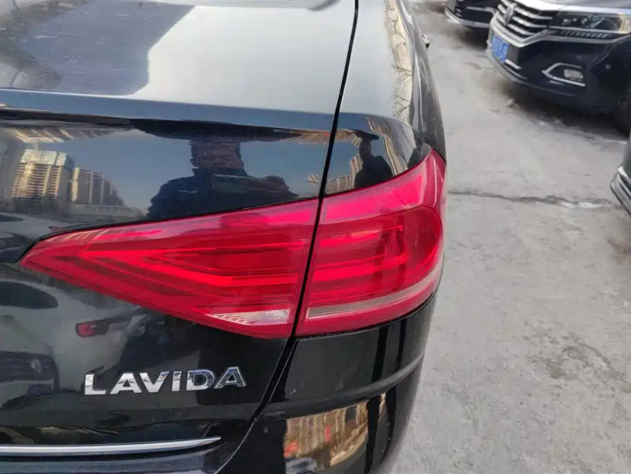 VOLKSWAGEN LAVIDA 2016