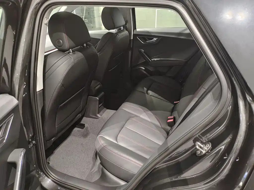AUDI Q2L 2024