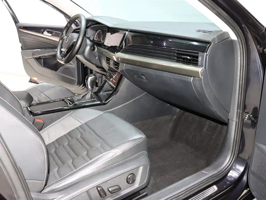 VOLKSWAGEN PASSAT 2020