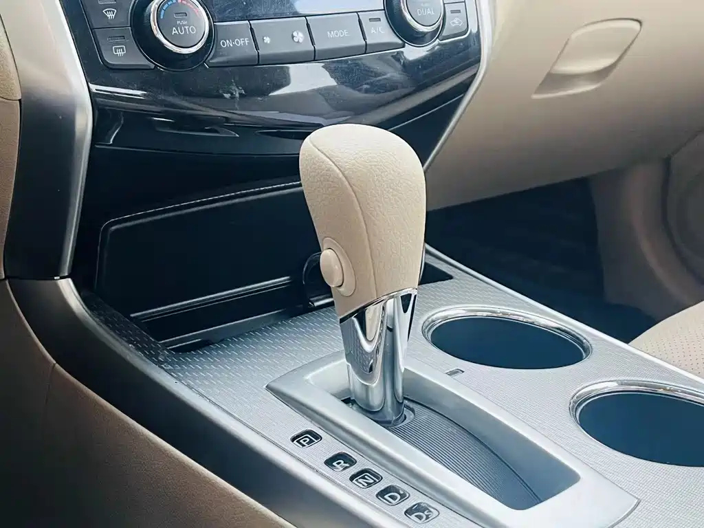 NISSAN TEANA 2019