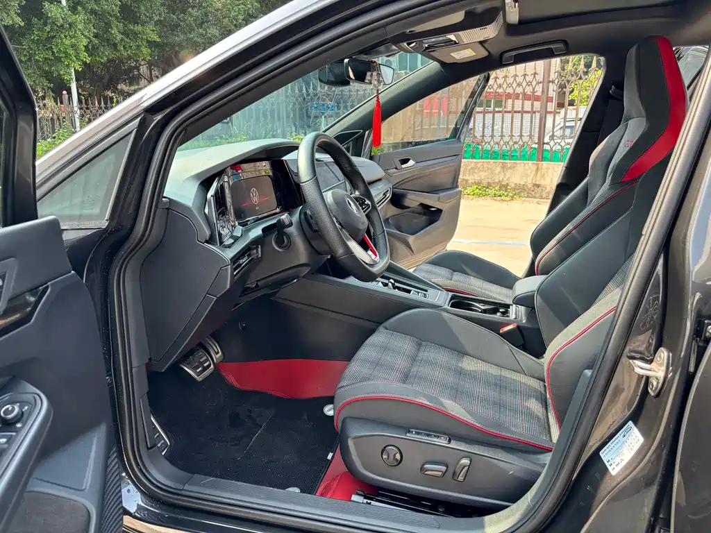 VOLKSWAGEN GOLF 2022