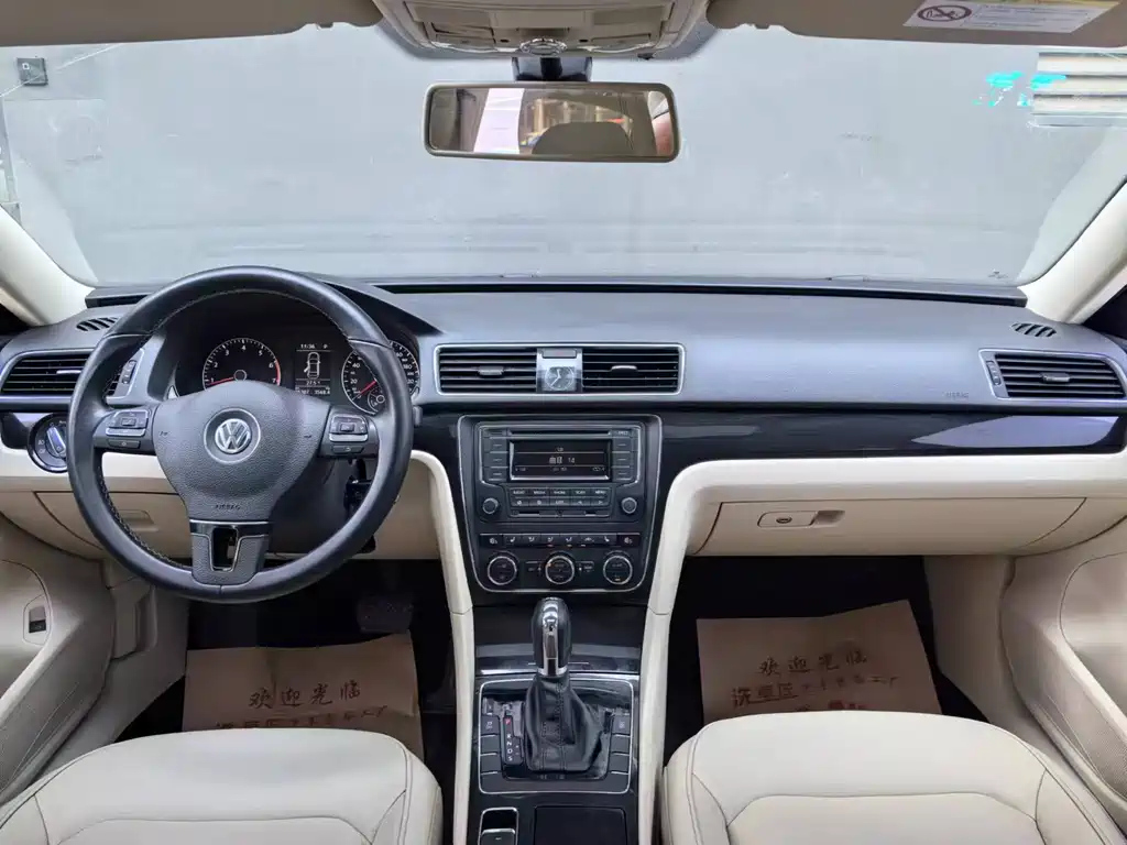 VOLKSWAGEN PASSAT 2015
