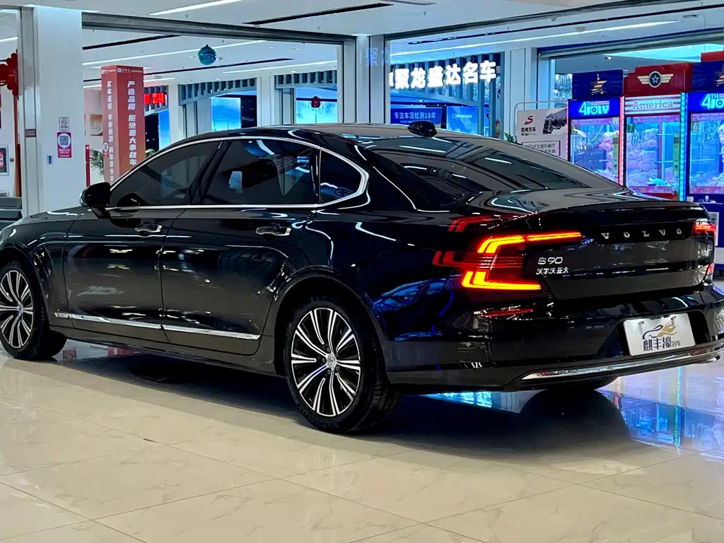 VOLVO S90 2022