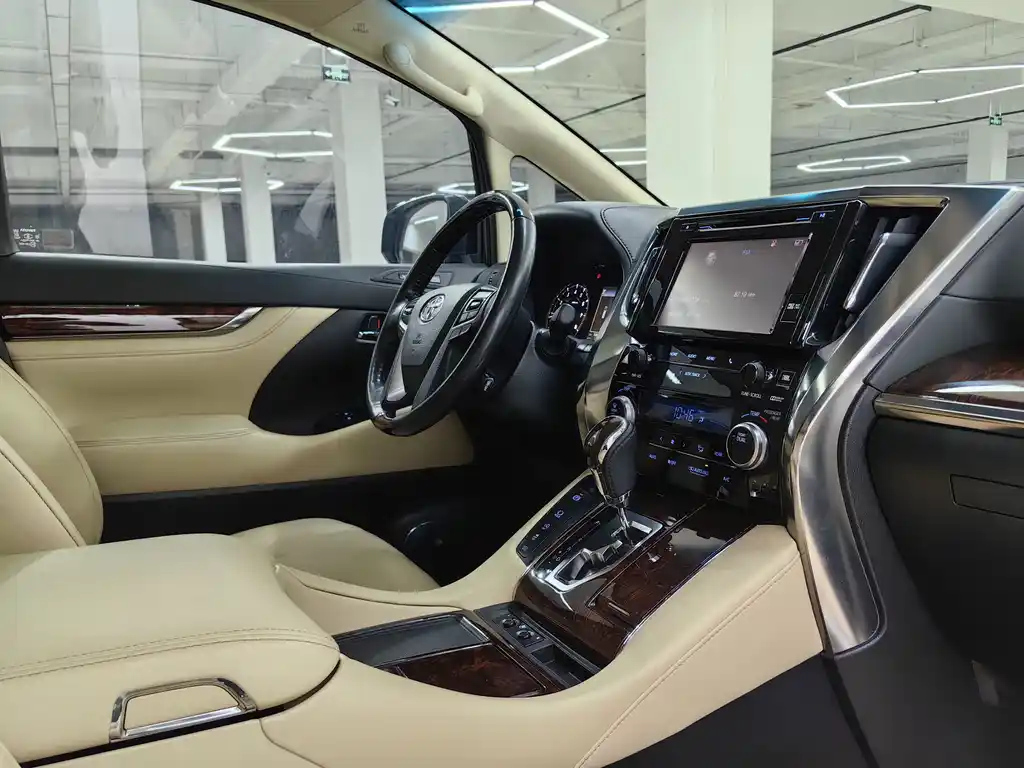 TOYOTA ALPHARD 2018