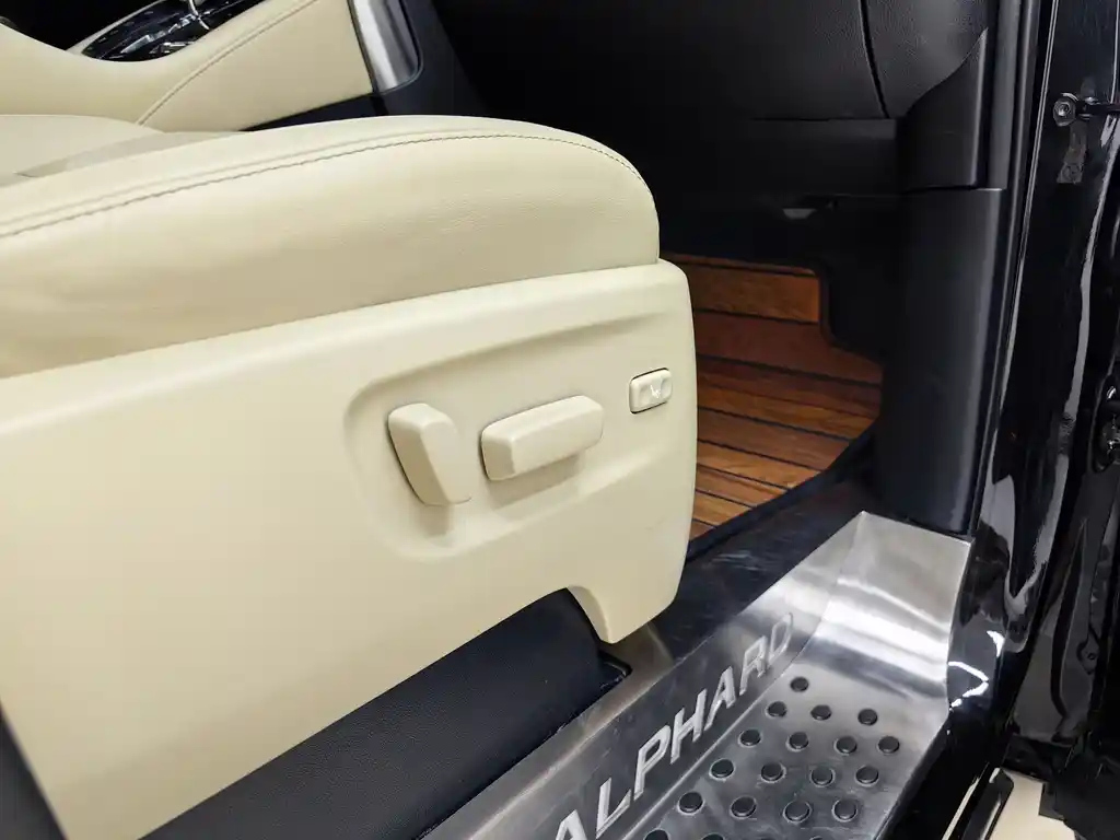 TOYOTA ALPHARD 2018