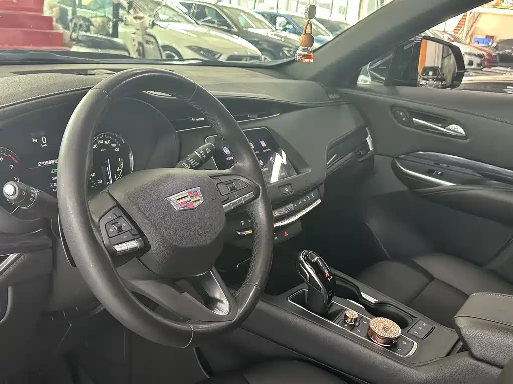 CADILLAC XT4 2021