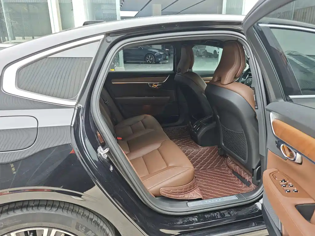 VOLVO S90 2022