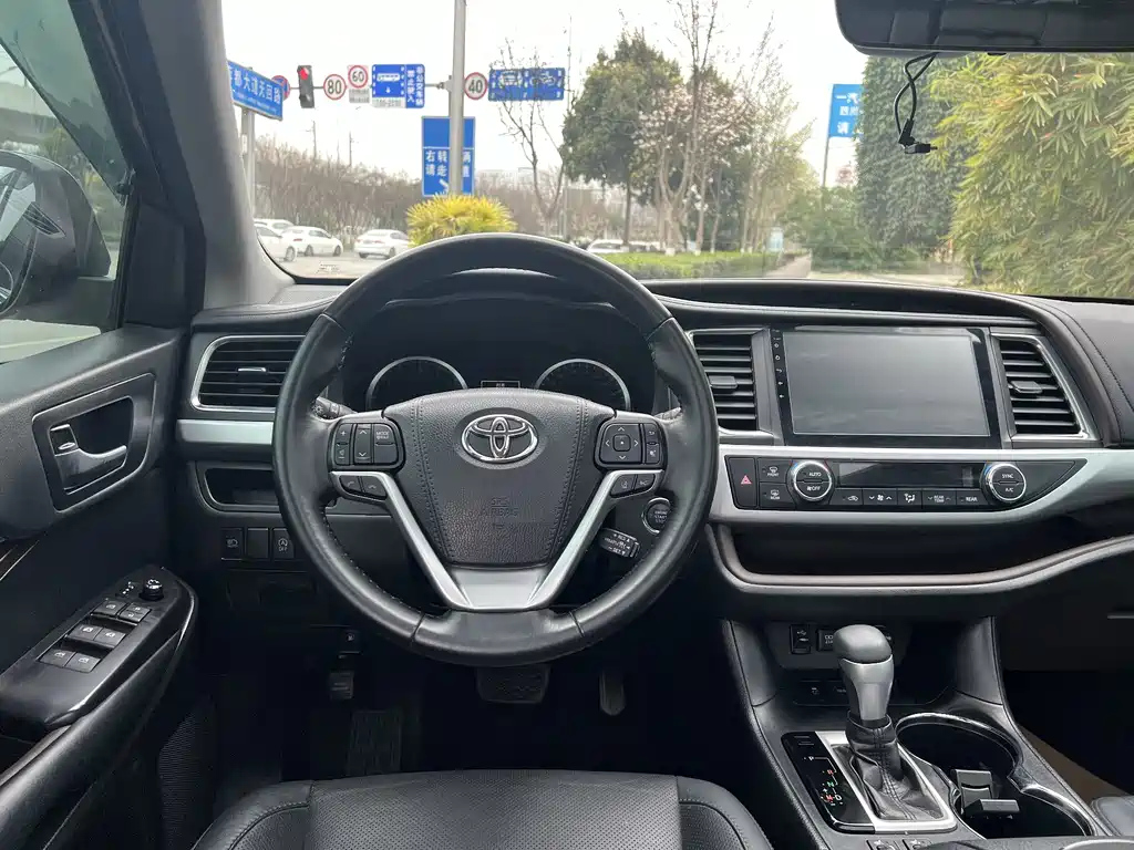 TOYOTA HIGHLANDER 2019