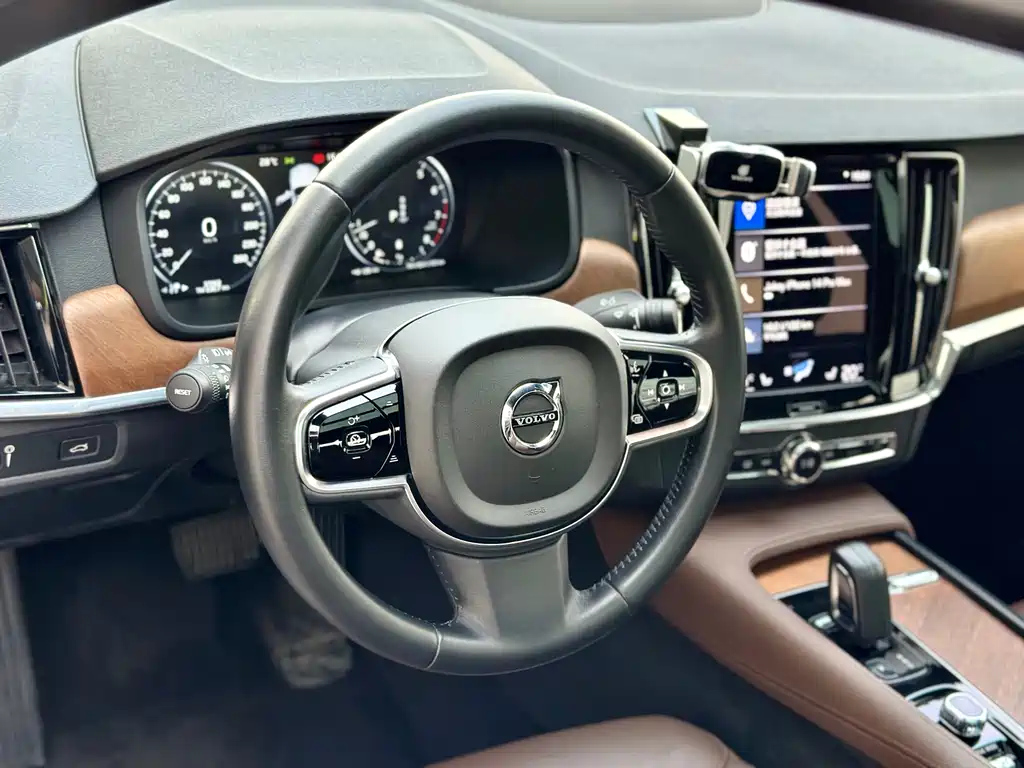 VOLVO S90 2021