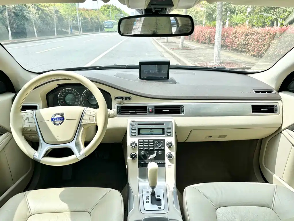 VOLVO S80L 2012