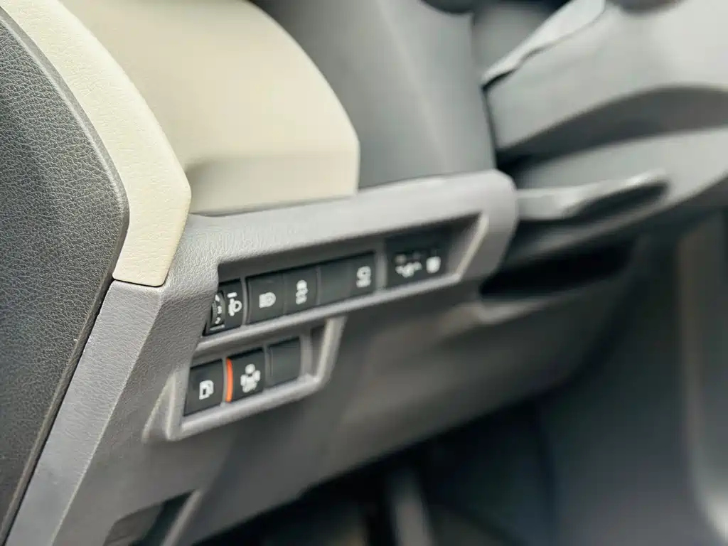 TOYOTA GRANVIA 2023