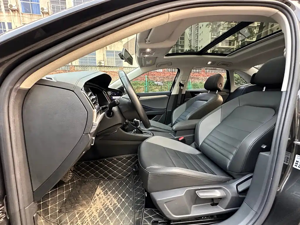 VOLKSWAGEN SAGITAR 2022