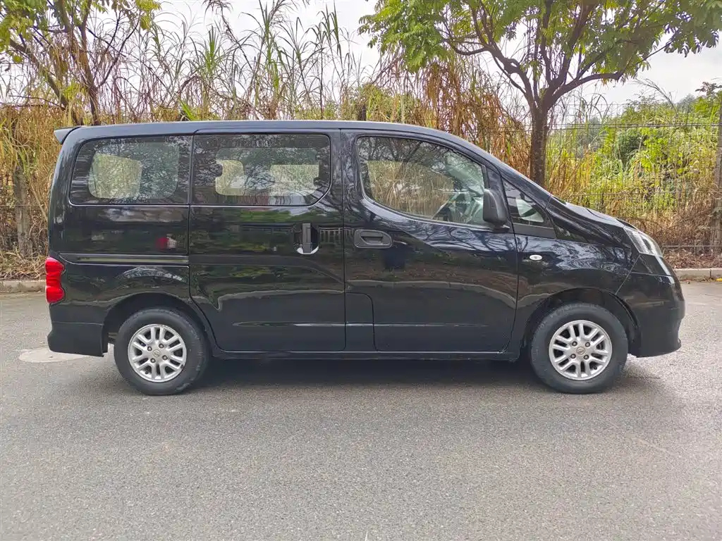 NISSAN NV200 2013