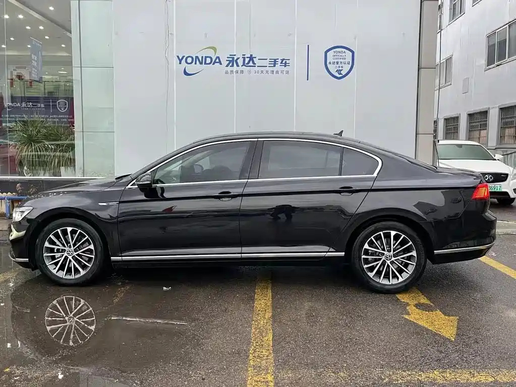 VOLKSWAGEN MAGOTAN 2021