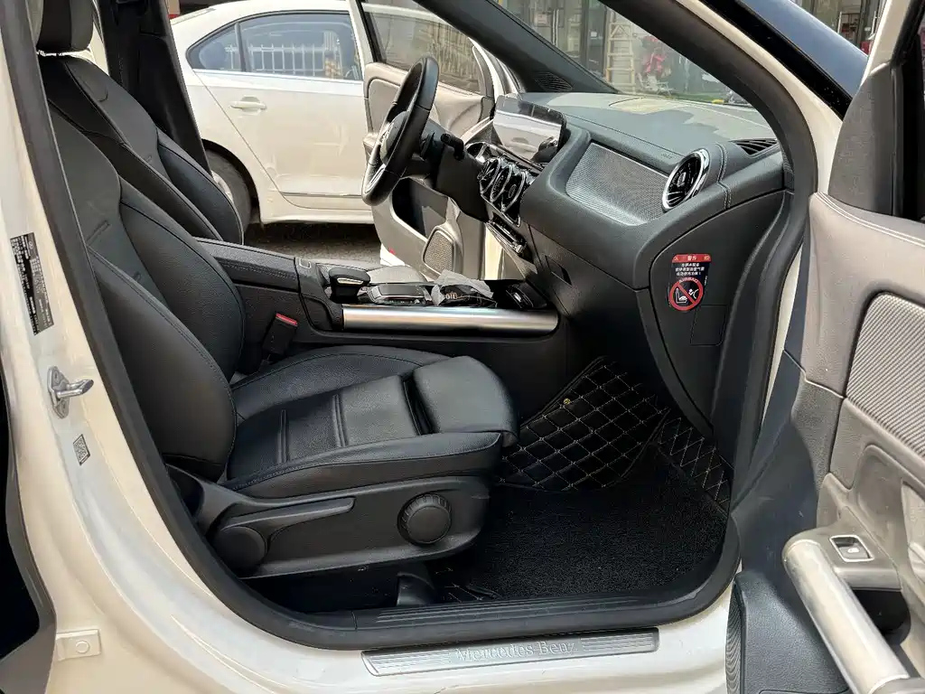 MERCEDES BENZ GLA 2021