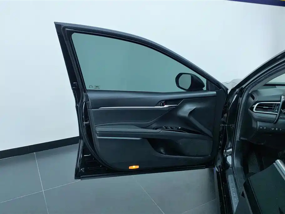TOYOTA CAMRY 2020