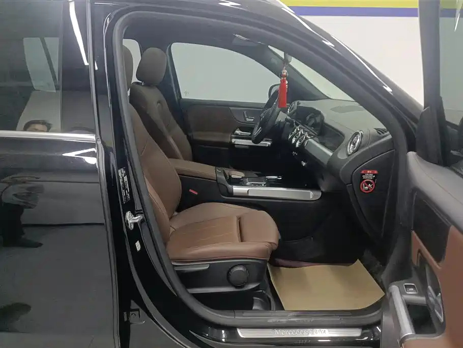 MERCEDES BENZ GLB 2021