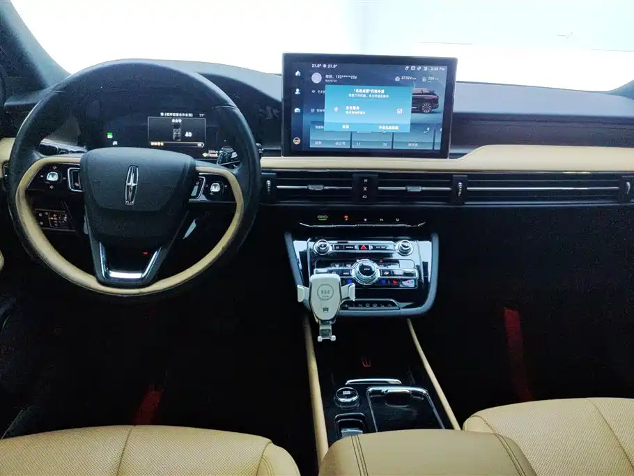 LINCOLN ADVENTURER 2021