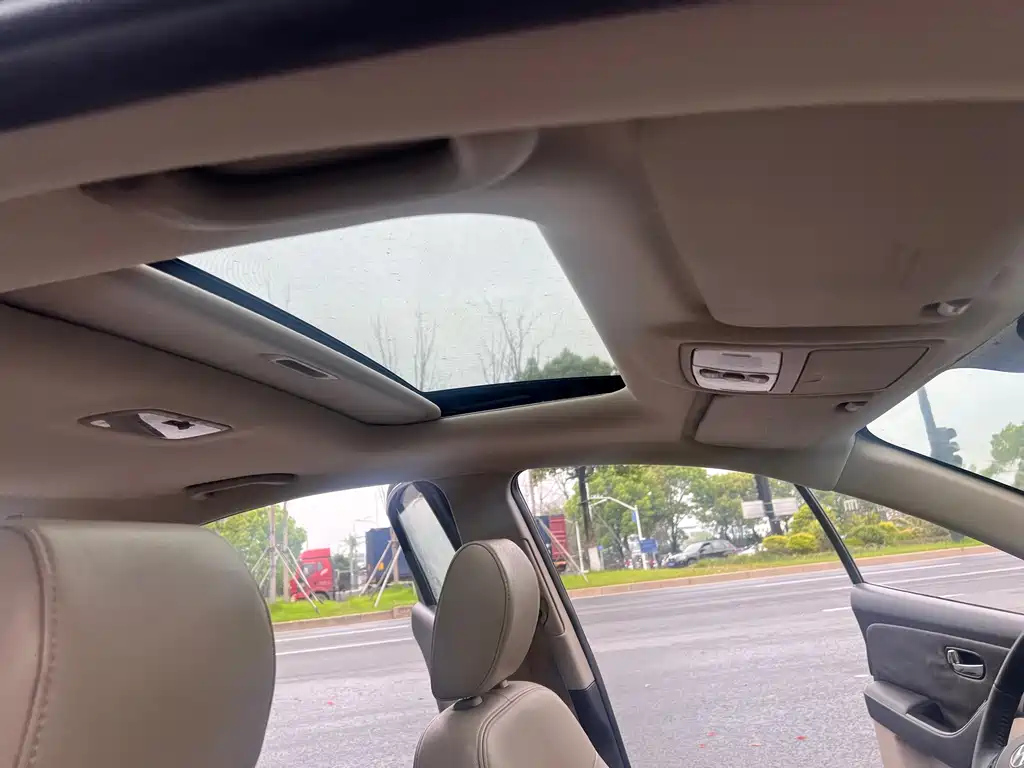 HYUNDAI CELESTA 2012