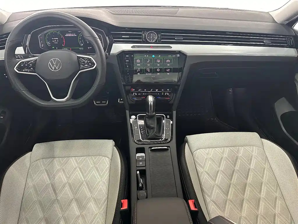 VOLKSWAGEN MAGOTAN 2023