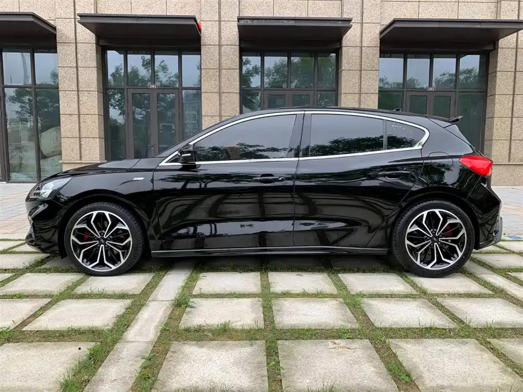 FORD FOCUS 2021