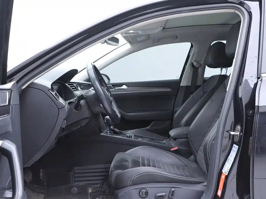 VOLKSWAGEN MAGOTAN 2020